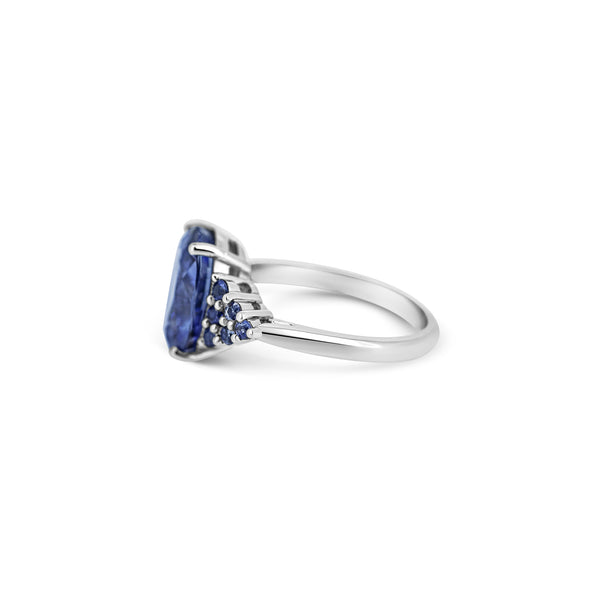 The Oval Blue Sapphire Trefoil