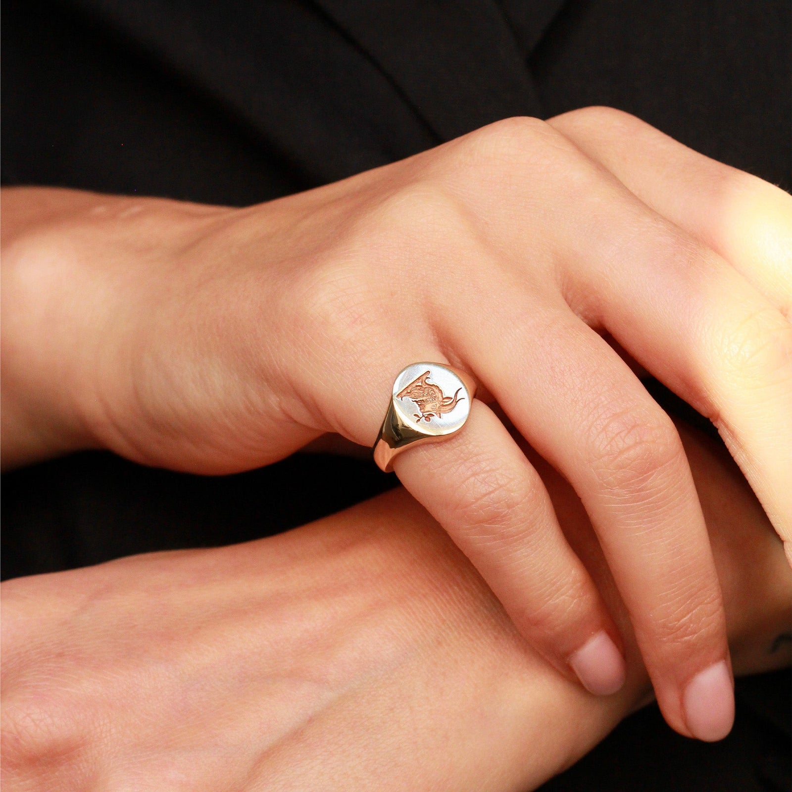 Oval Signet Ring | Rings | Sophie Breitmeyer